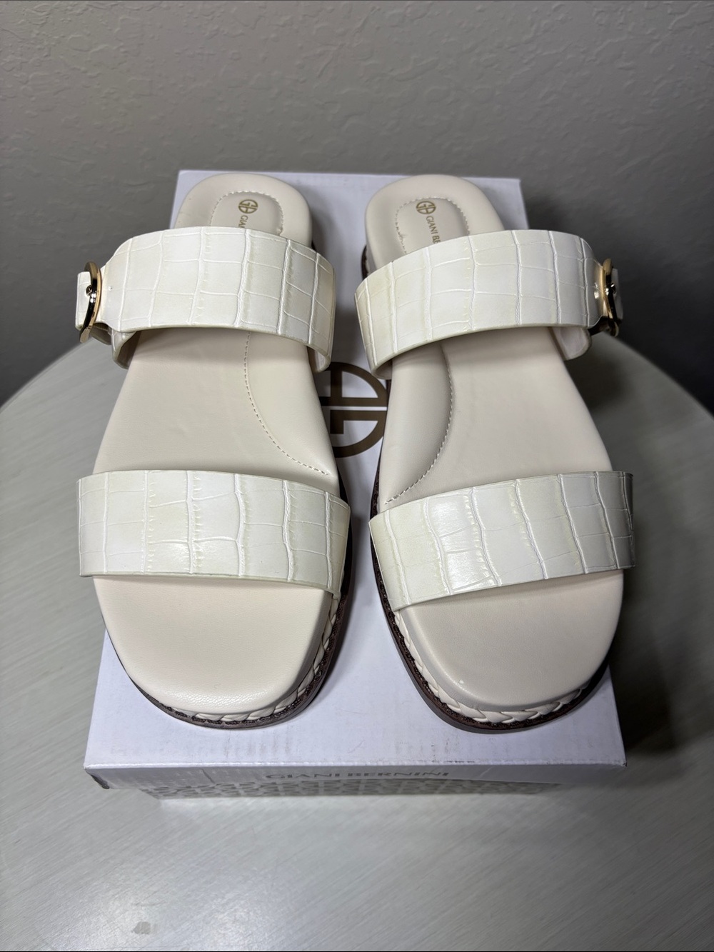 Giani Bernini Gianaa White Croc Double Strap Comfort Sandals NIBox Size 7.5 - Picture 4 of 13